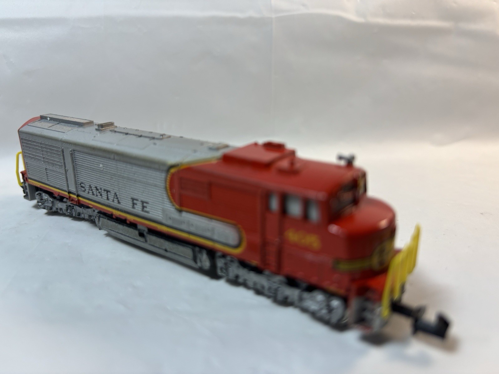 Minitrix N Scale 2012 Santa Fe GE U30C Diesel Locomotive 405 TESTED
