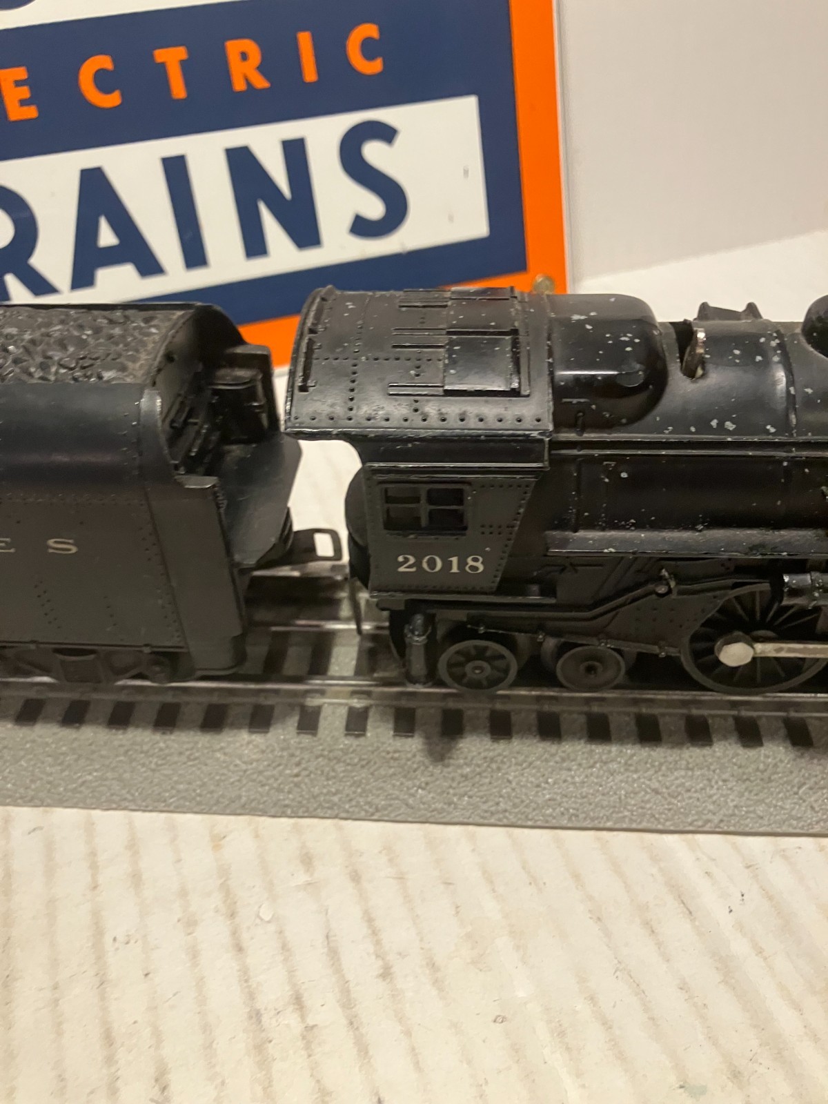 LIONEL POSTWAR #2018 STEAM LOCOMOTIVE 2-6-4 WITH SMOKE HEADLIGHT TENDER RUNS !