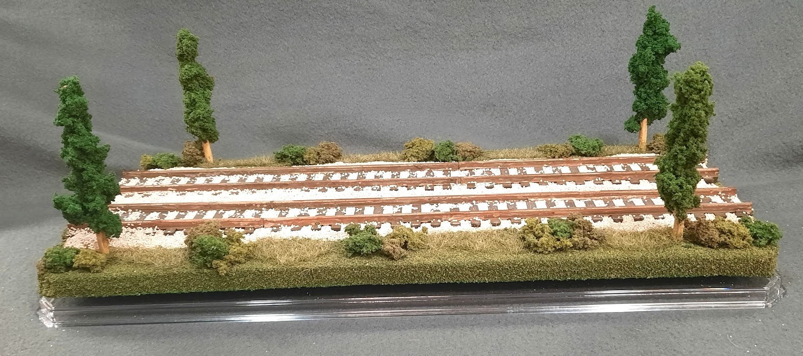 S SCALE 16″ DOUBLE TRACK DISPLAY CASE- “SUMMER SCENE”-FOR ANY S TRAINS