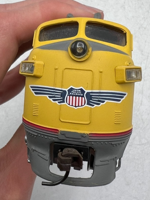 Bachmann Ho Scale F9 Union Pacific 1468 Yellow Diesel Locomotive Train – Tested