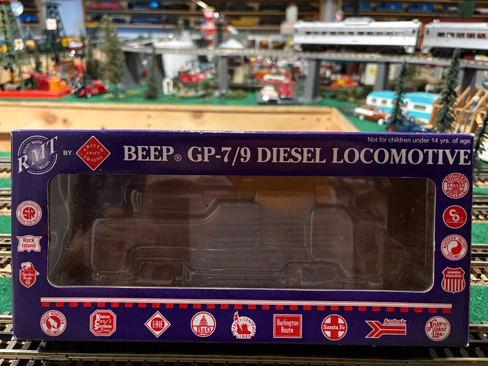 RMT O/O27 RMT-92417-6 UNION PACIFIC GP BEEP DIESEL LOCOMOTIVE #208- LNIB