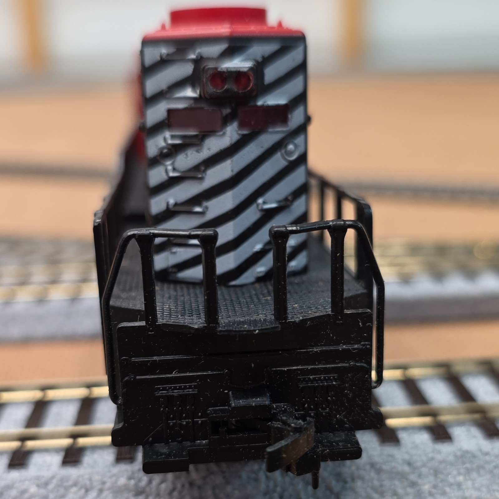 Model Power HO Alco SD40 CP Rail 4242 Diesel Locomotive DC Analog