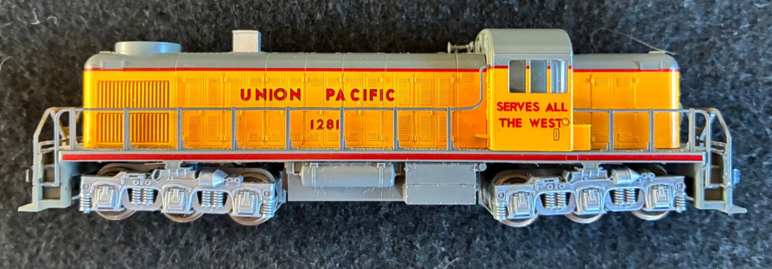 KATO N-SCALE 176-4305 LOCOMOTIVE, DIESEL, ALCO RSC-2 UNION PACIFIC #1281