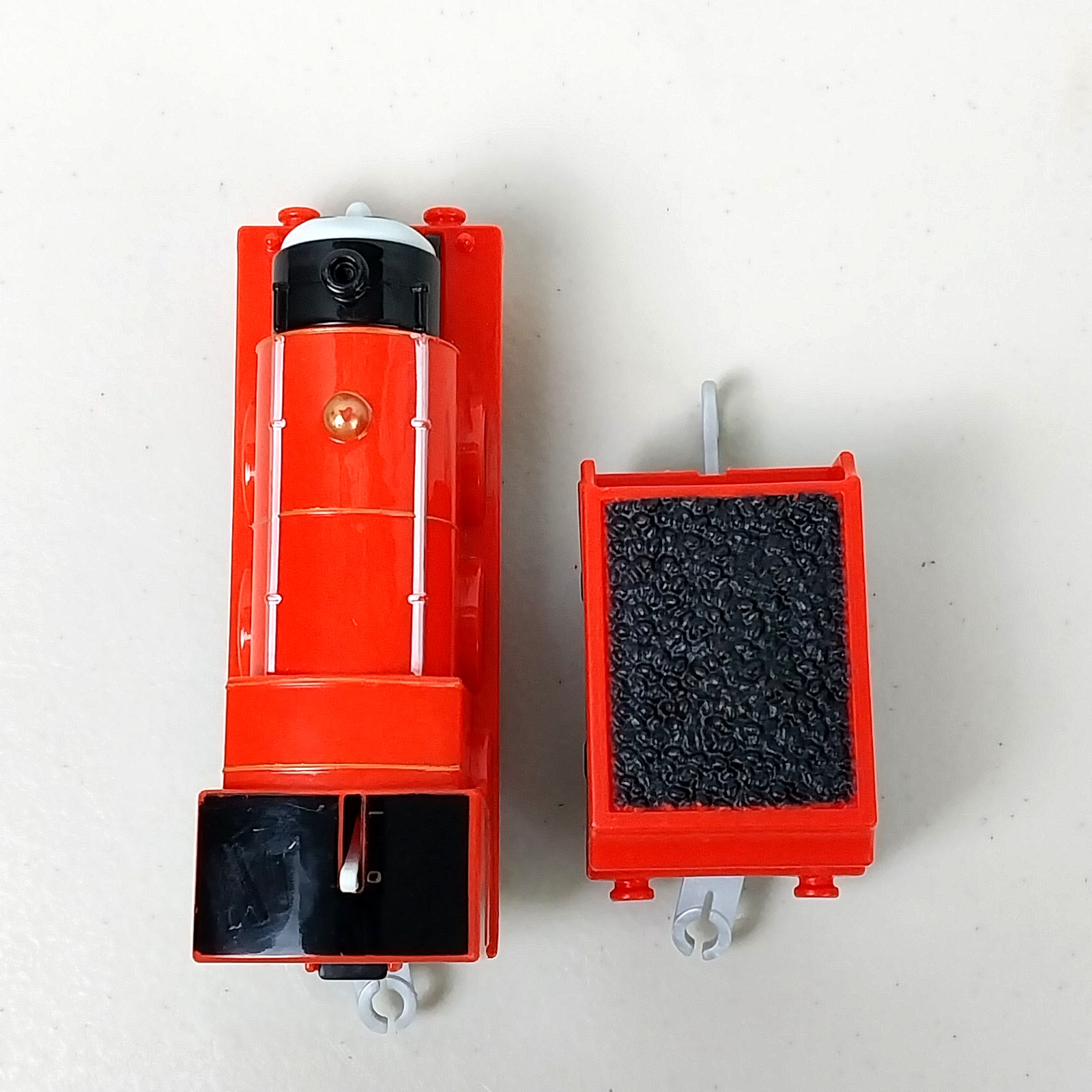 James Motorized Train with Cargo Car 2013 Mattel – Thomas & Friends Trackmaster