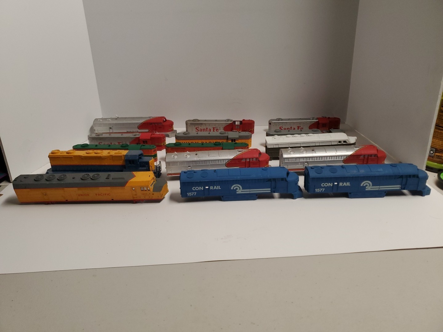 HO Scale UNBRANDED DIESEL CON RAIL SANTA FE UNION SHELL ONLY MIXED Lot Of 15 Bx1