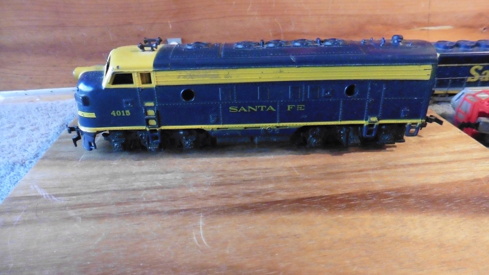 4 Miniature Sante Fe Replica Locomotive Die Cast Trains #4015 #307 #8731 #1762