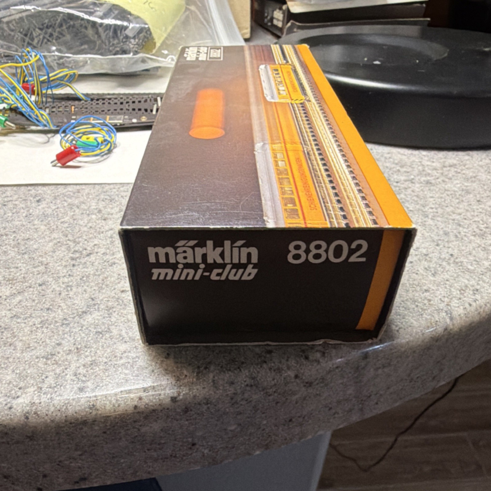 Märklin Mini-Club 8802 Z Gauge Locomotive Yellow Schienenreinigungswagen