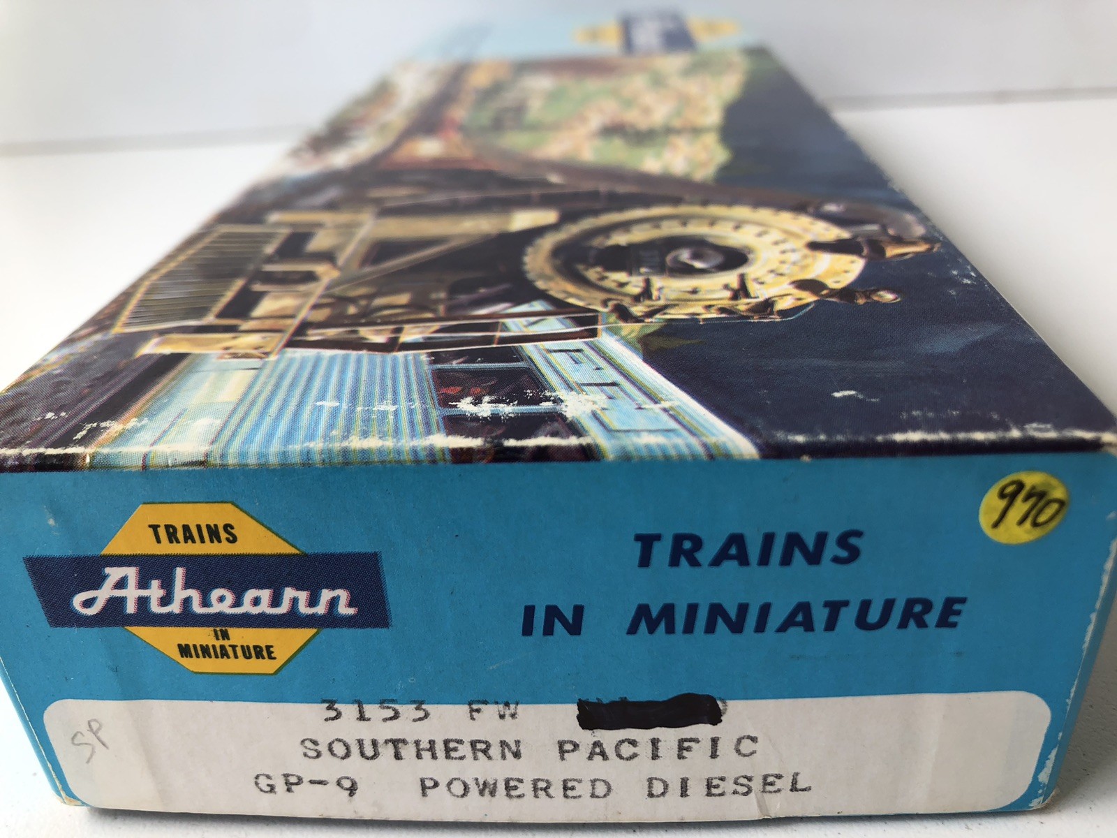 ATHEARN #3153 HO Southern Pacific GP-9 Powered Diesel Locomotive #3702