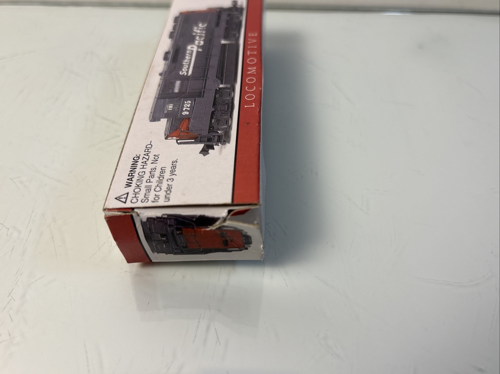 N Scale Southern Pacific 9725 Diesel Locomotive Caboose Box Railroad 3 Tracks