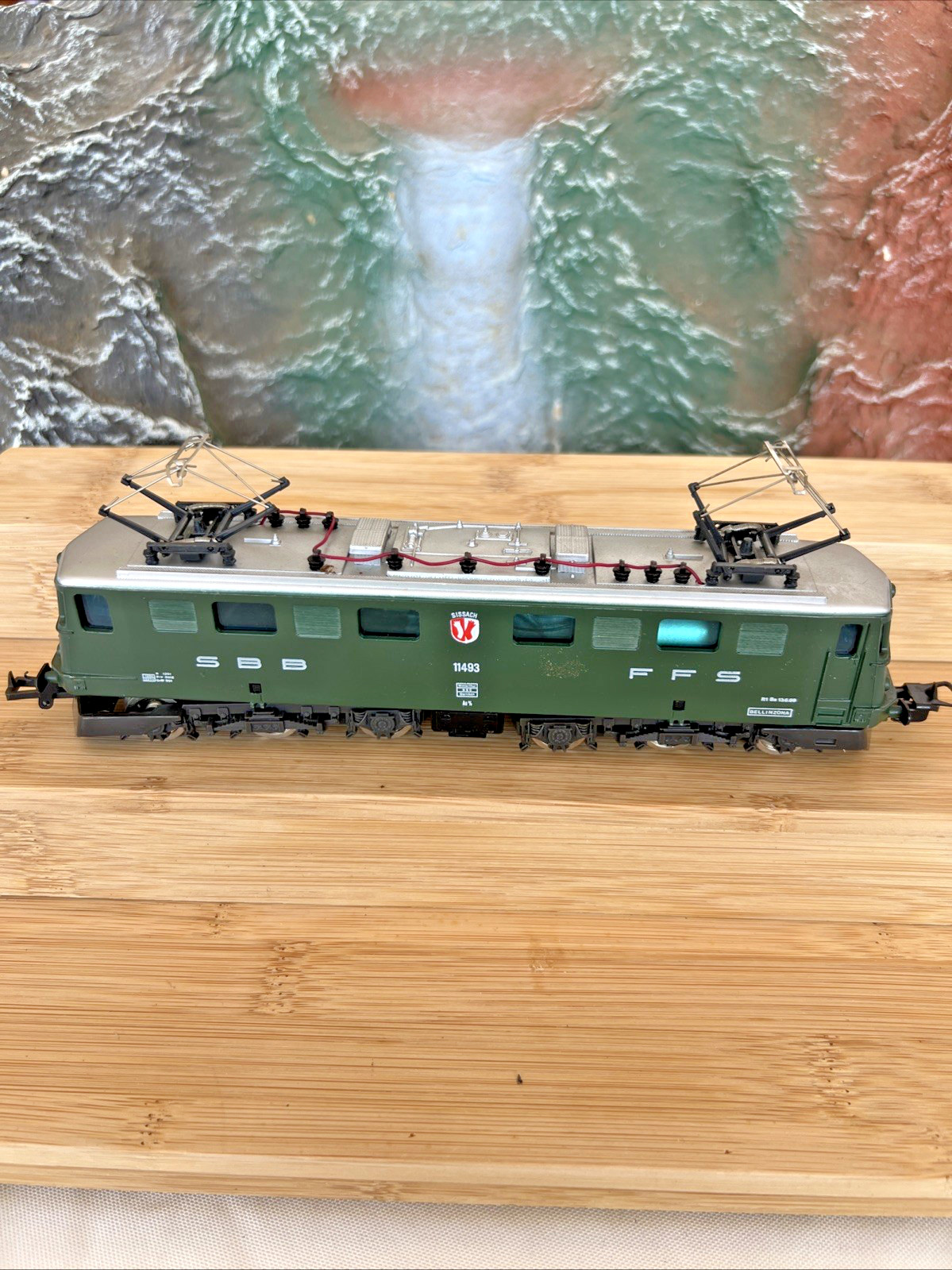 Swiss Federal Railways HO SBB FFS Ae 6/6 Sissach 11493 Made by Playart Runs Well