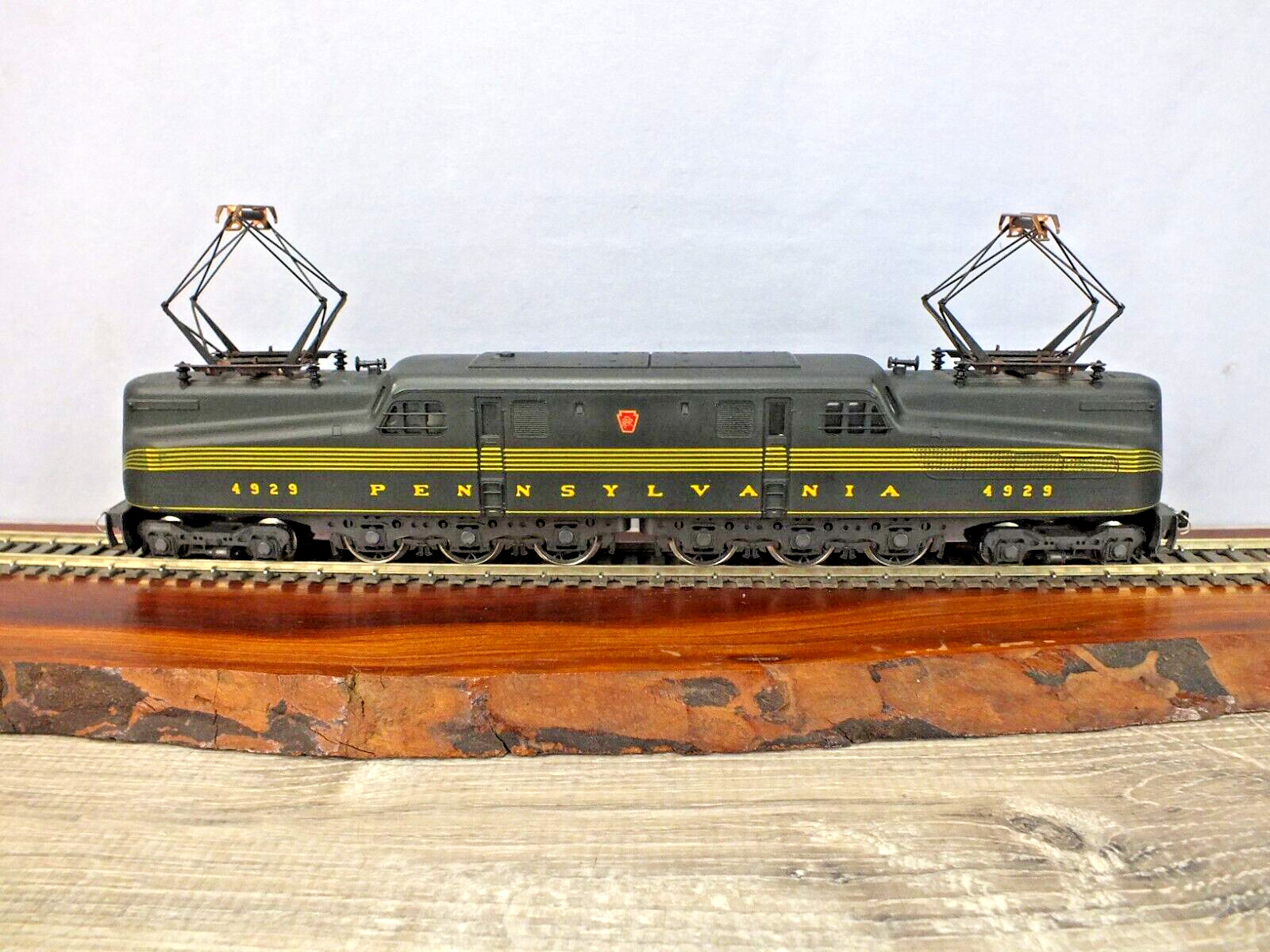 H O Locomotive GG1 Conrail Commemorative 4-6-6-4 PRR #4929 Runs Good Condition