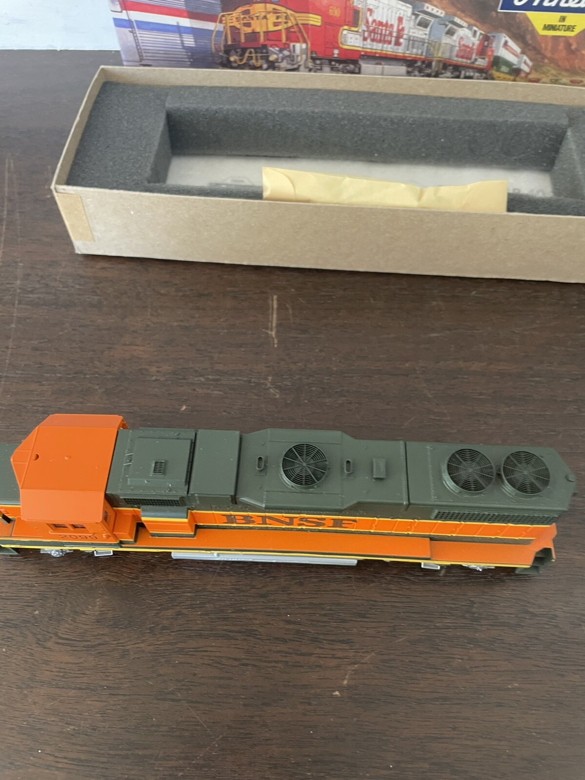 Athearn 4619 GP38-2 Powered BNSF – Green Orange 2099 HO NOS