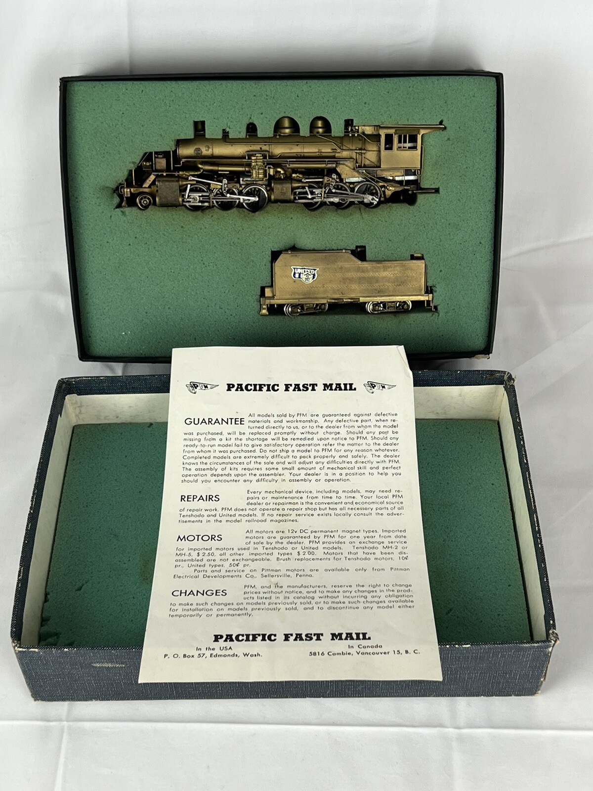 United #250 HO Sierra RR Number 38 2-6-6-2 Steam Locomotive w/ Tender – Boxed