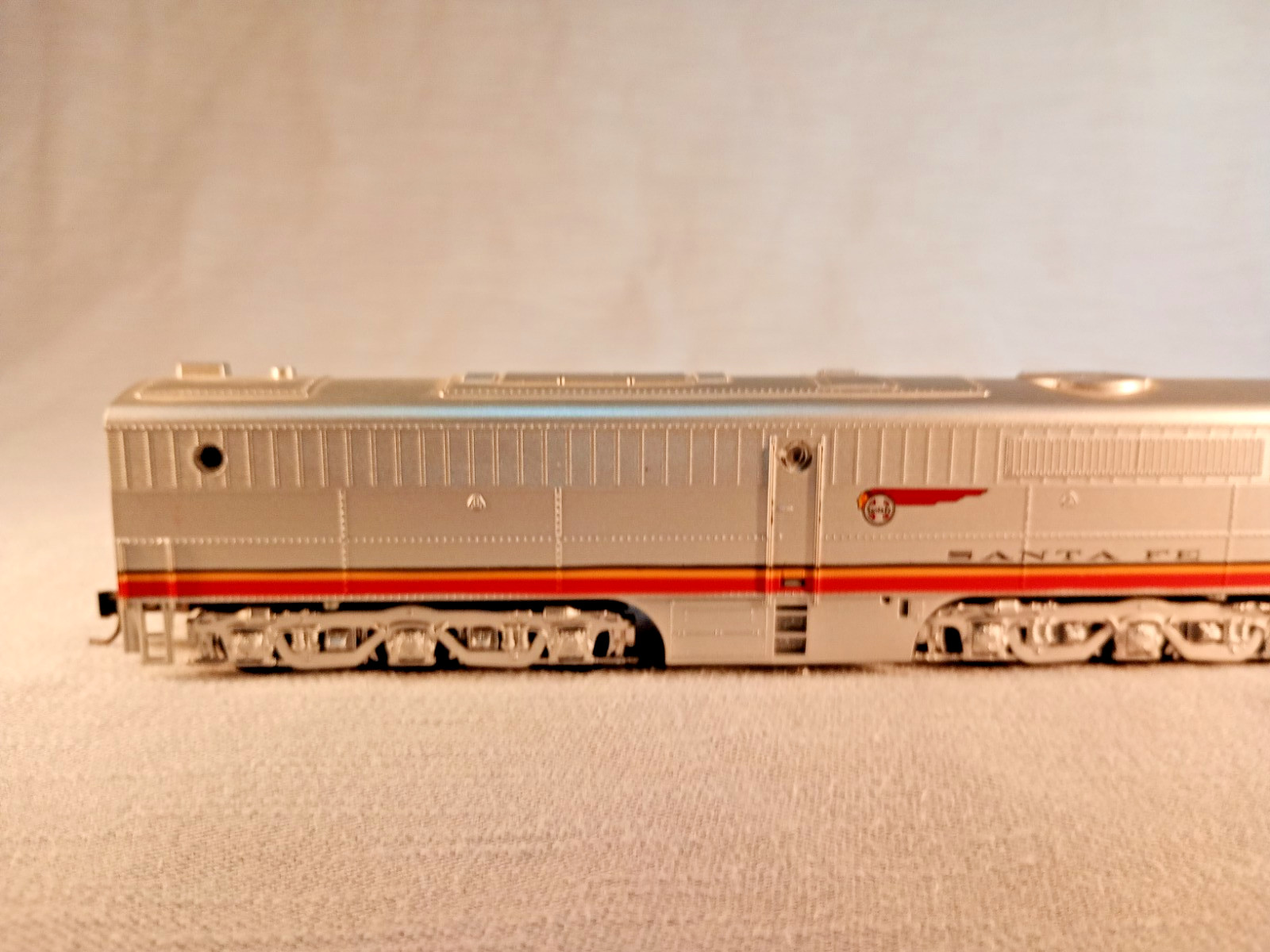 Athearn 42005 HO Scale Santa Fe ATSF F7B B Unit Dummy Non-Powered Locomotive OB