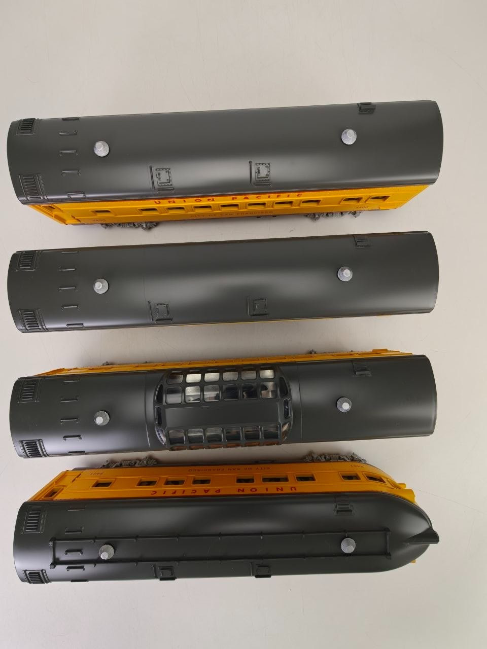 Williams Passenger Cars Union Pacific O Gauge 4-Car Set Box Lights