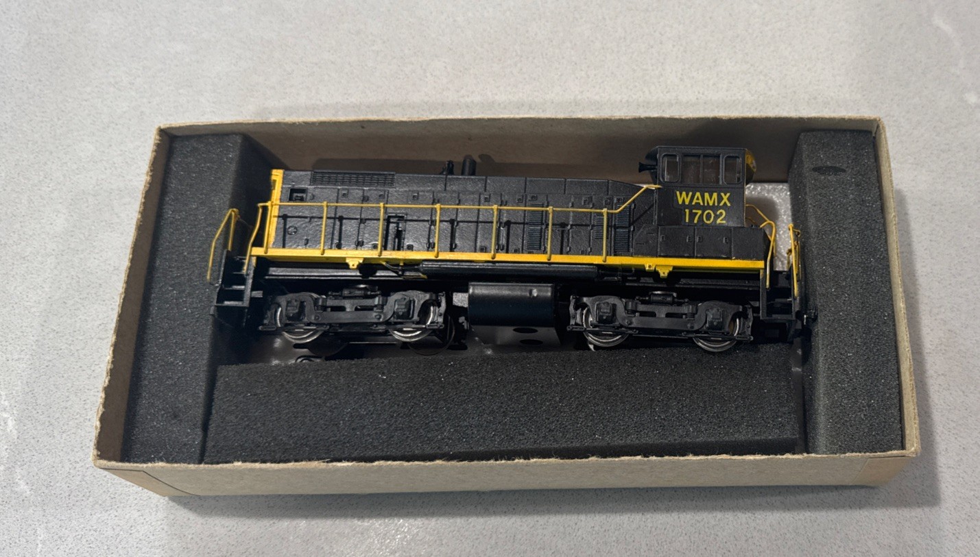 Athearn Blue Box Switcher WAMX 1702 1:87 Custom