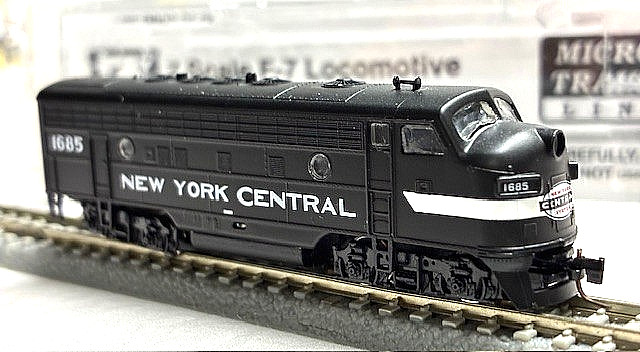 Micro Trains Line Z Scale, DC Analog, NYC F7 Diesel, #1685 (980 01 43)