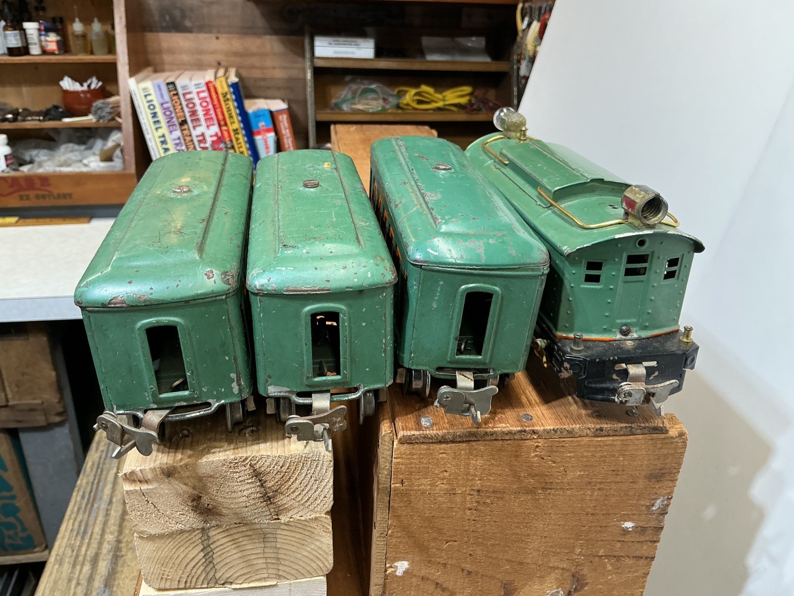 Lionel Pre-war O-GAUGE SET 253 Electric Engine With 607/607/608 Passenger Cars