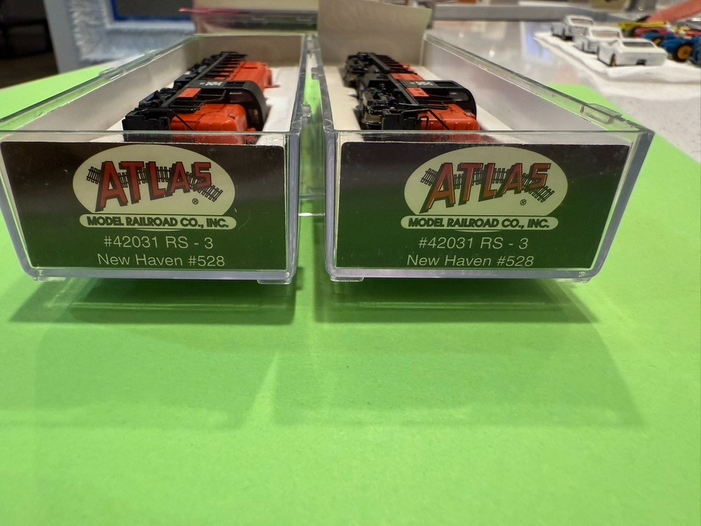 Atlas Classic N Scale #42031 RS-3 New Haven #528 diesel locomotive, lot of 2