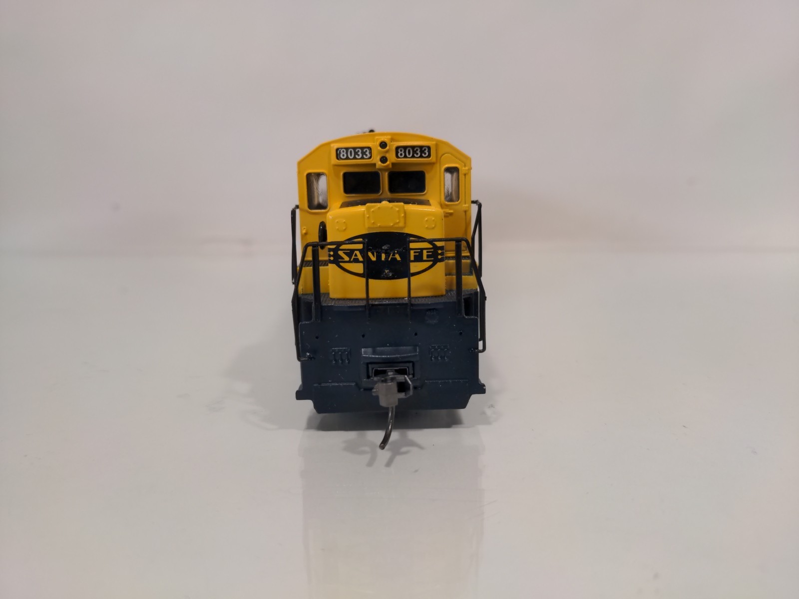 HO Atlas 8603 Santa Fe GE C30-7 ATSF 8033