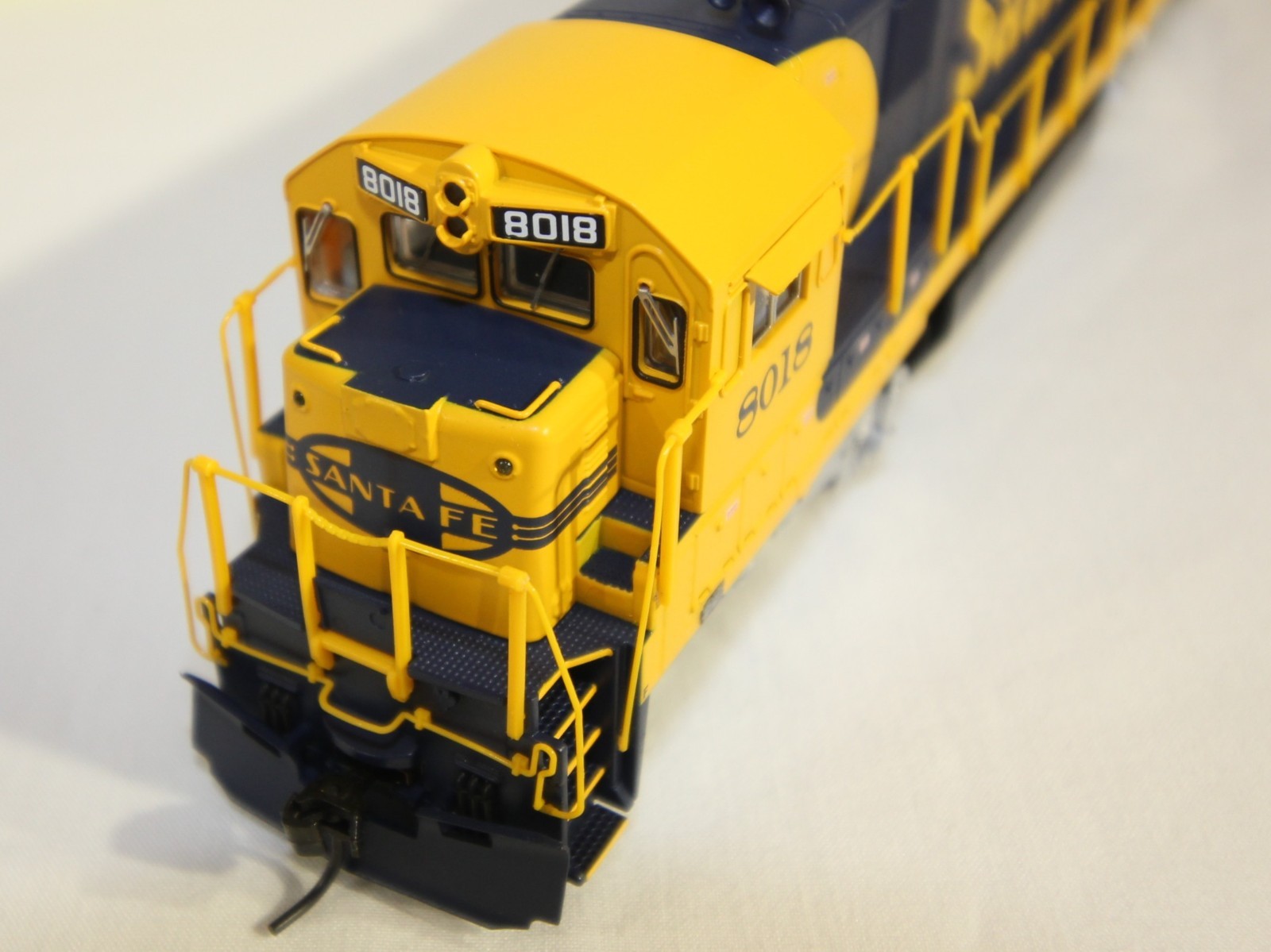 HO BLI Paragon 2 sound DC/DCC GE C30-7 ATSF #8018 Santa Fe classic blue/yellow