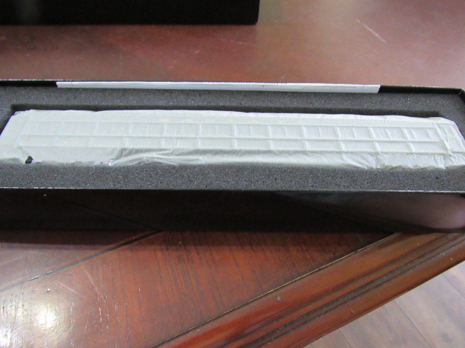 (3) SPECTRUM HO SANTA FE PASSENGER CARS (2 COACH & 1 OBSERVATION) – NIB