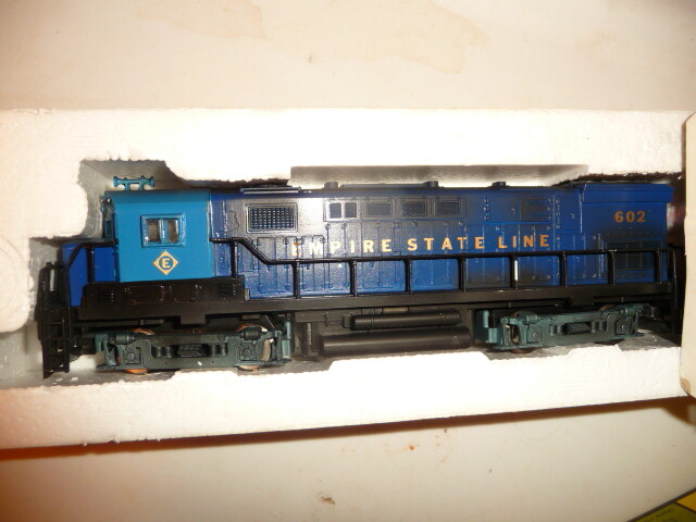 2 AHM HO Locomotive Train Engines Austria Yugoslavia Empire State 602 827 Boxes
