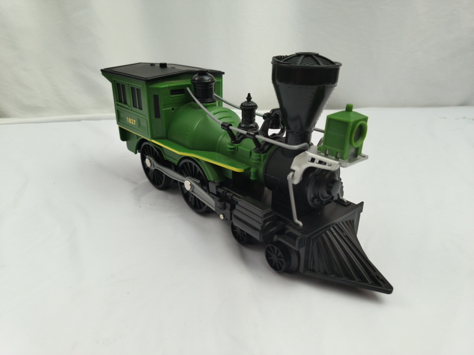 Lionel John Deere Battery Powered Ready-To-Play Train Set 2016 No Remote