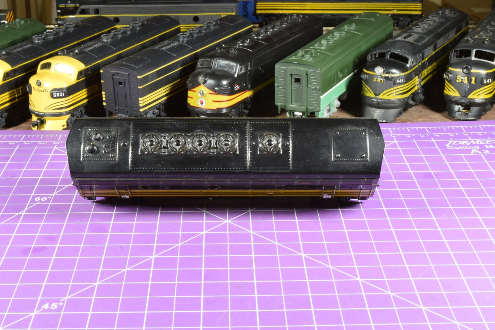 Dummy TrkRdy 5.2 oz DRG&W F series “B” unit, cab # ?, die cast couplers