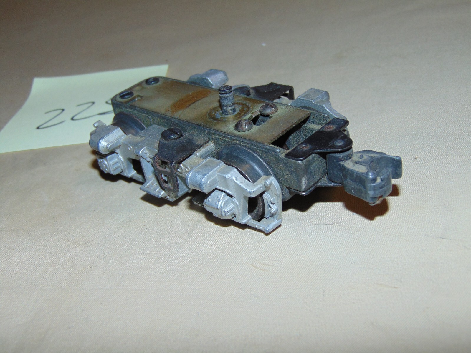 LIONEL 2333 – 2343 SANTA FE F-3 PLAIN REAR PLAIN COUPLER TRUCK #225