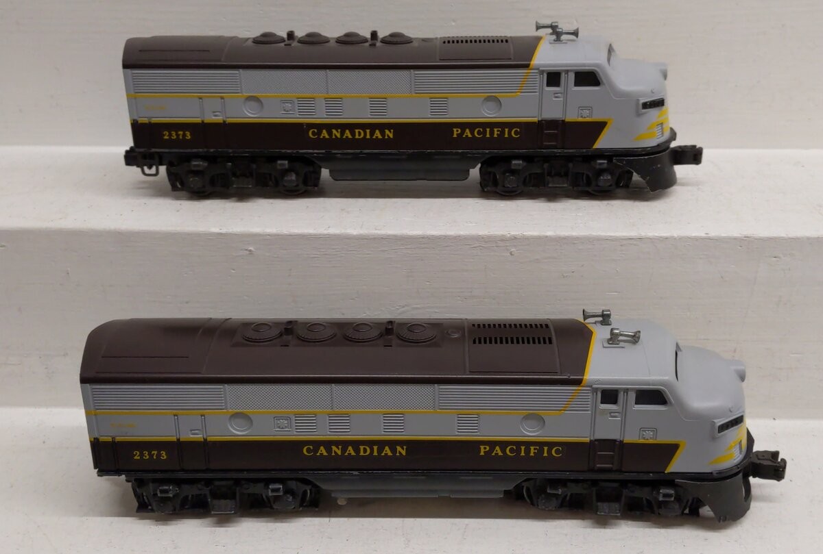 Lionel 2373 Vintage O Canadian Pacific F3 AA Diesel Locomotive Set