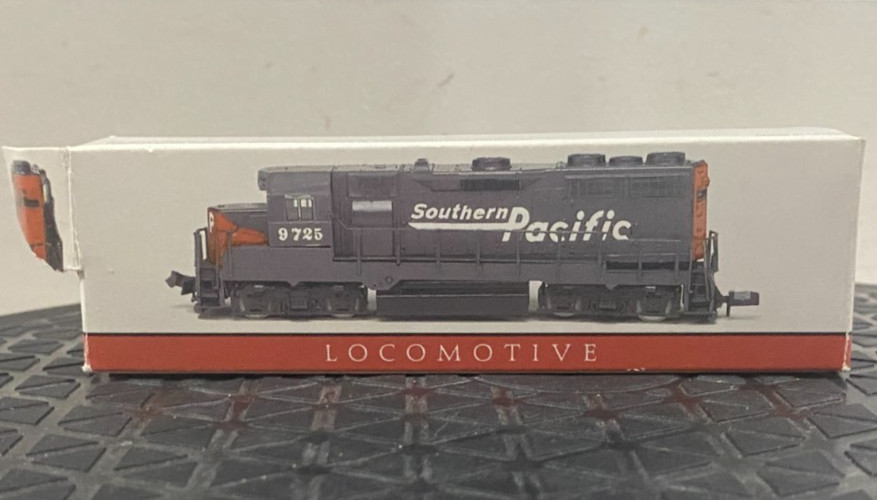 N Scale Dummy Locomotive Southern Pacific 9725