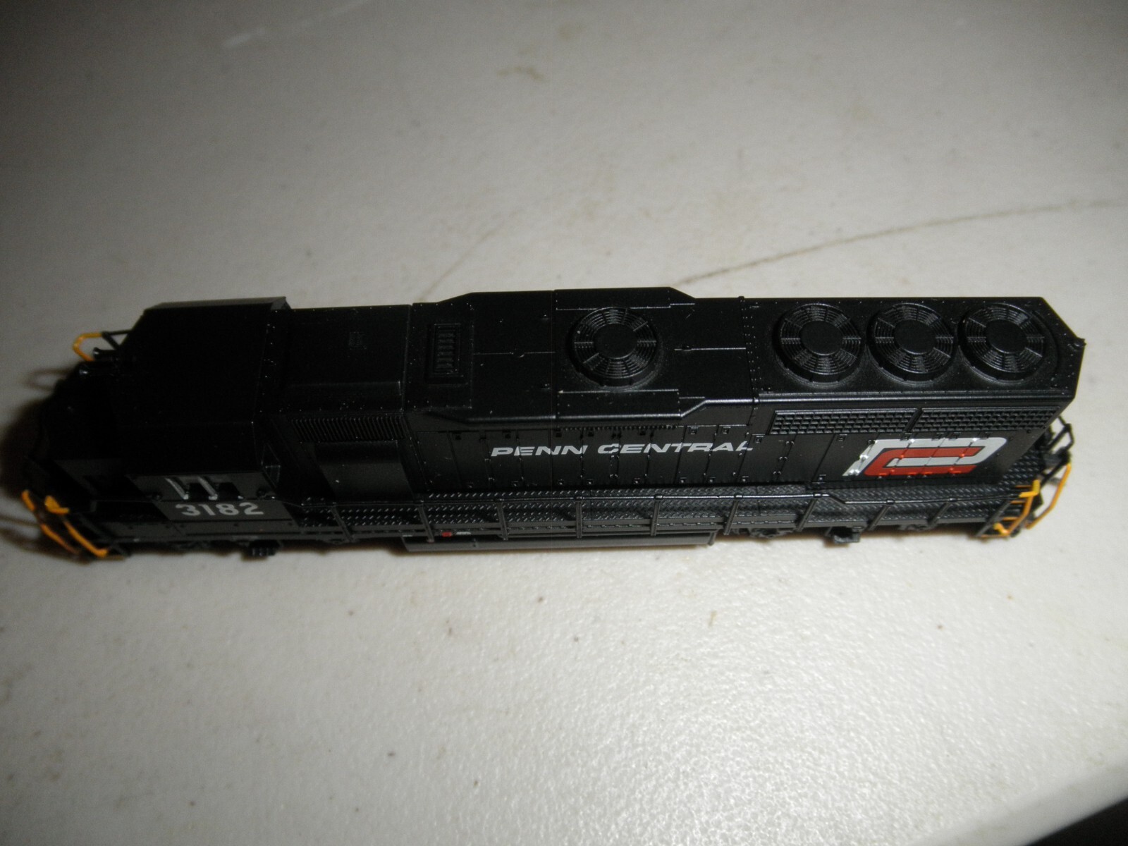 Penn Central GP40 – Red C w/ DCC & sound