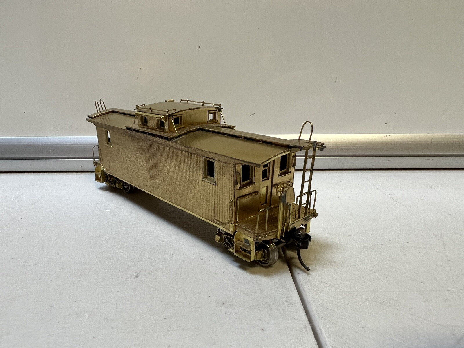 HO Scale NJ Custom New Haven Wood Caboose NE-4 RS-670 *ROB