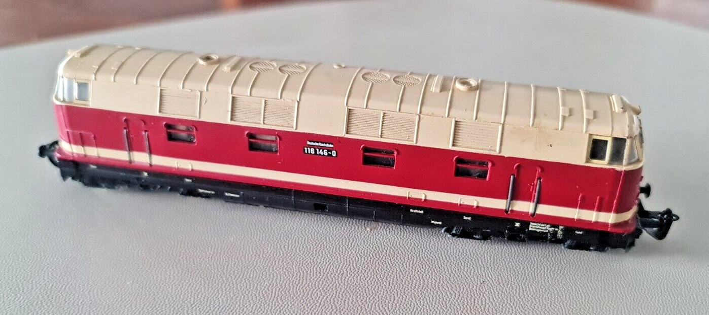 Diesel locomotive class 118 DR 118 146-0 TT 1:120 Deutsche Reichsbahn