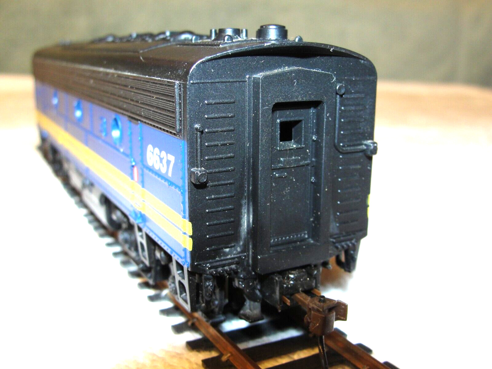 F7A & F7B VIA-Canada Locomotive Set – Both Powered & Converted to DCC,Athearn,HO