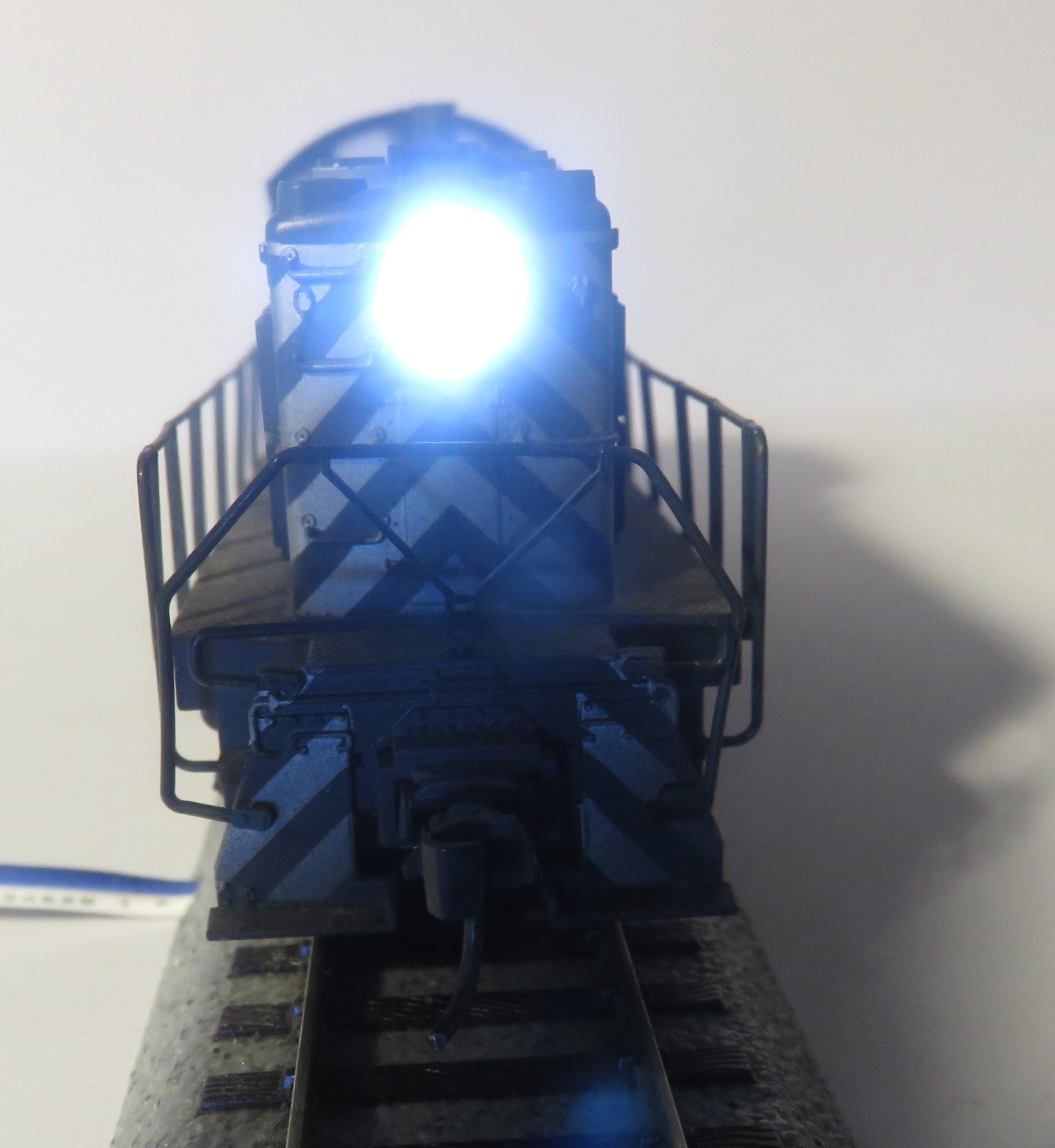 Atlas/Kato HO Santa Fe RS-1 DC/DCC, Directional LED Lights, Knuckle Couplers