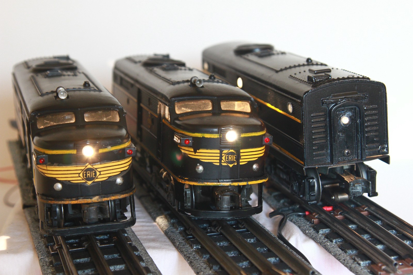 Lionel 2032 Erie Diesel Alco Locomotive Set w/Non-Original “B” Unit