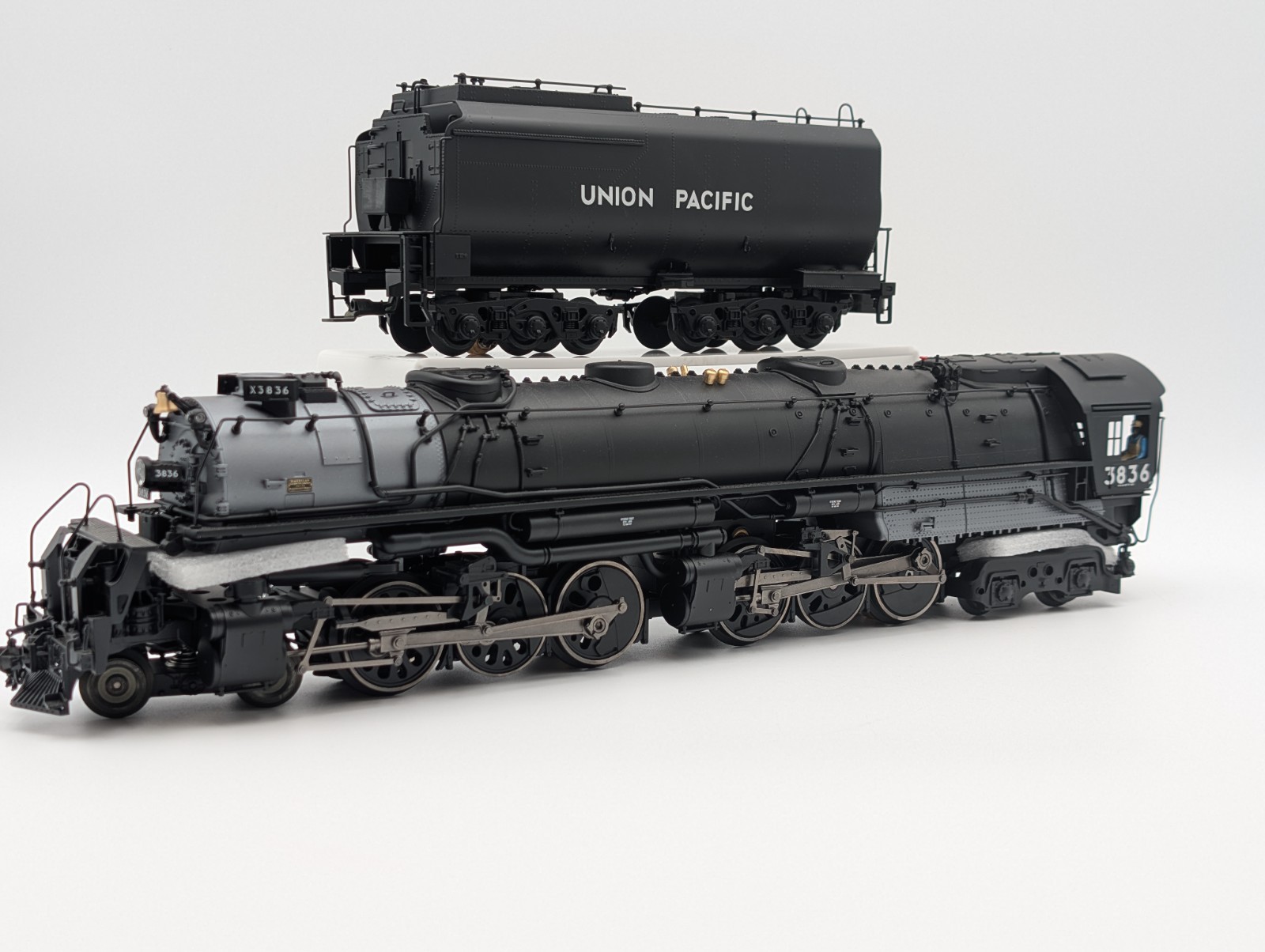 Lionel 2331211 Union Pacific LEGACY Challenger #3836