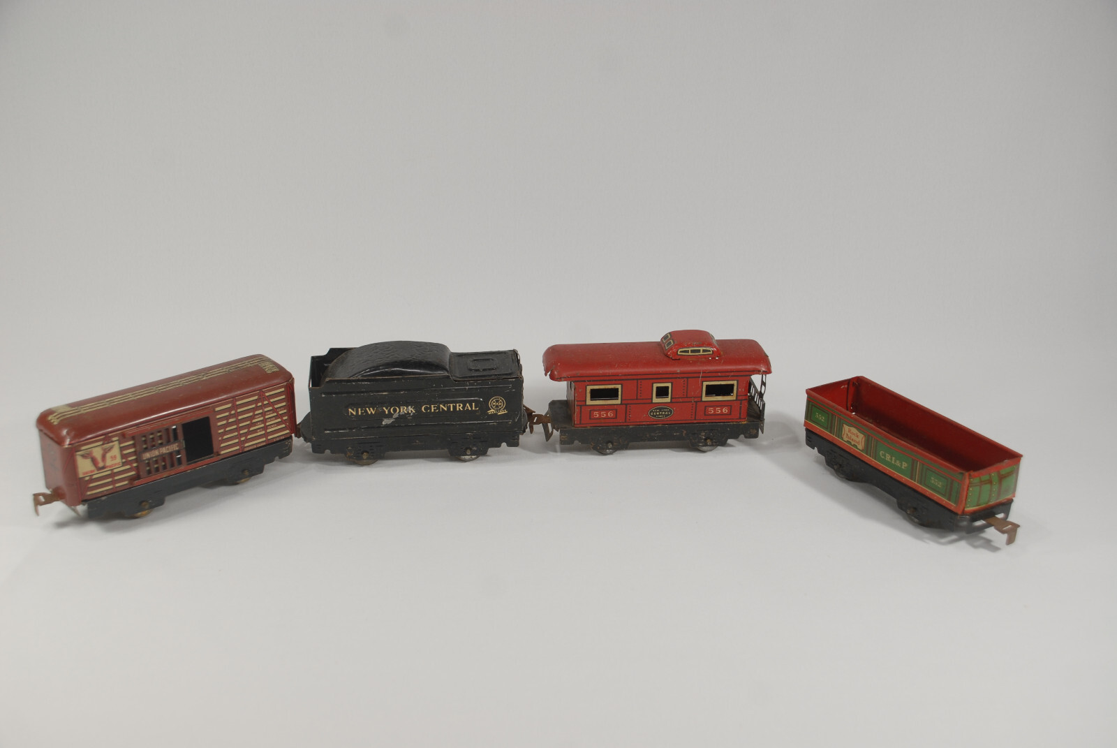 VINTAGE MARX TIN LITHO NEW YORK CENTRAL AND OTHER TRAIN CARS, 4 PIECES USA