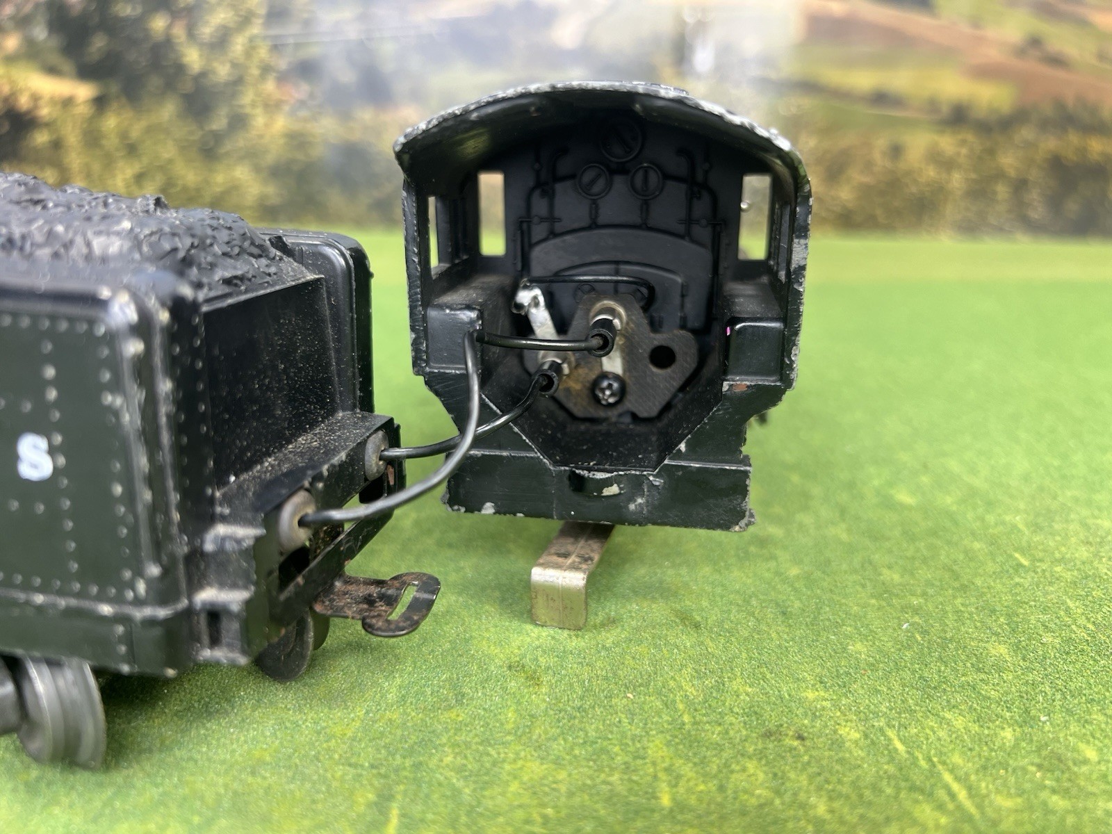 LIONEL POSTWAR 1656 0-4-0 STEAM SWITCHER LOCOMOTIVE & 6403B TENDER W/BELL O GA.