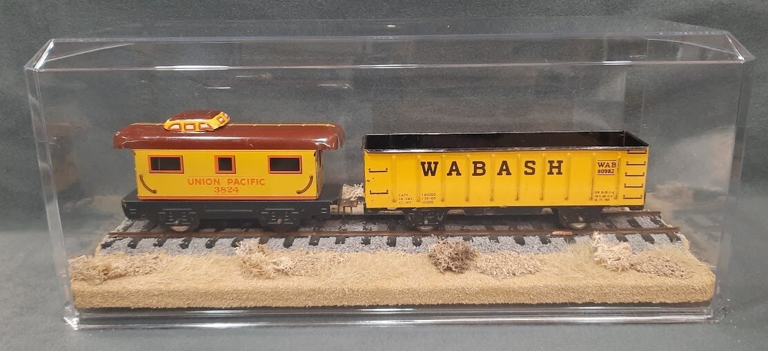 O SCALE – 16″ SINGLE TRACK -“DESERT SCENE”-DISPLAY CASE- FOR ANY O SCALE TRAINS