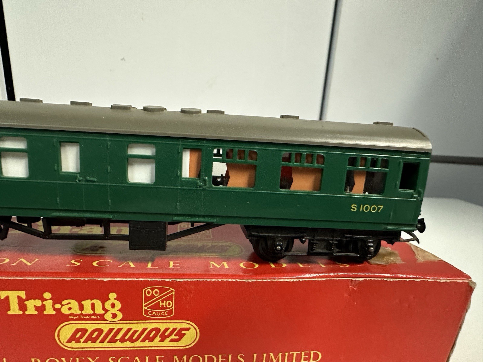 TRIANG R229 BR SOUTHERN GREEN RESTAURANT CAR COACH S1007 BOXED