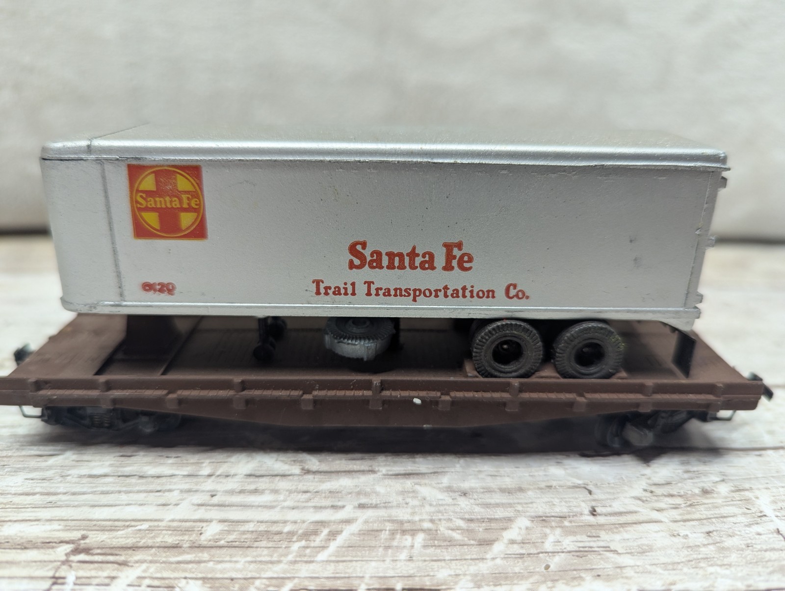 Urlich : HO 1:87: Piggy back: Santa Fe trailer on flat car