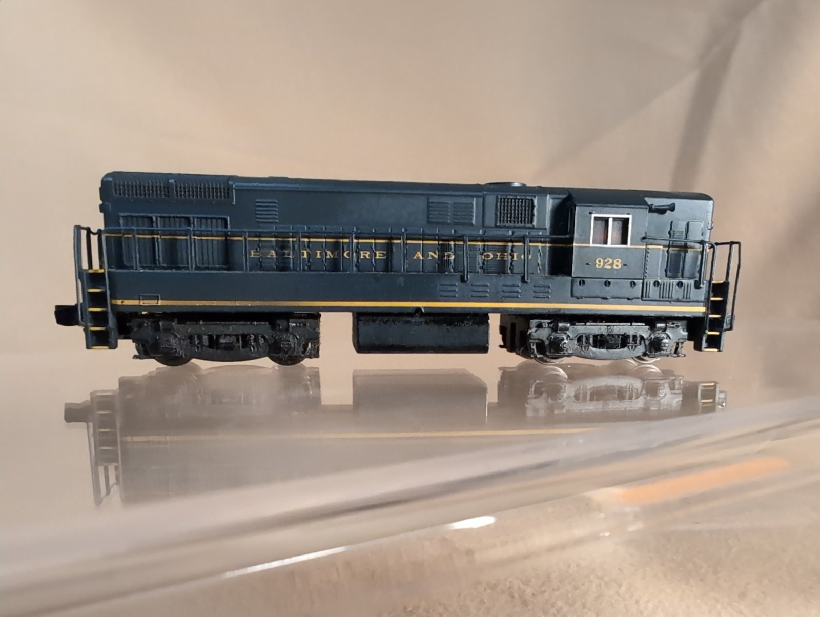 H16-44 Baltimore And Ohio #928 B&O Bachmann N Runs, Noisy