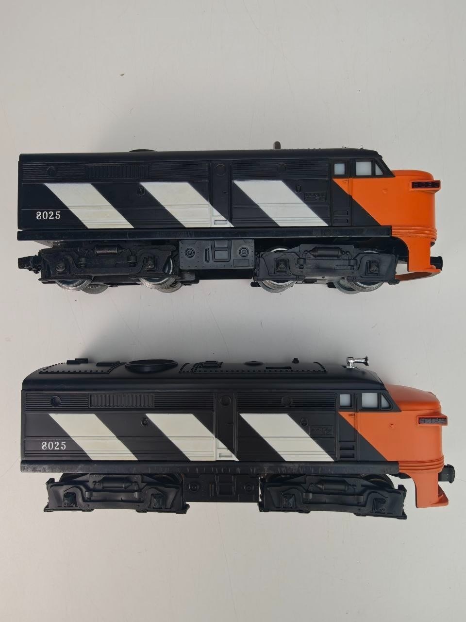 Lionel Canadian National 8025 A-A Diesel Tested Bo-Bo READ