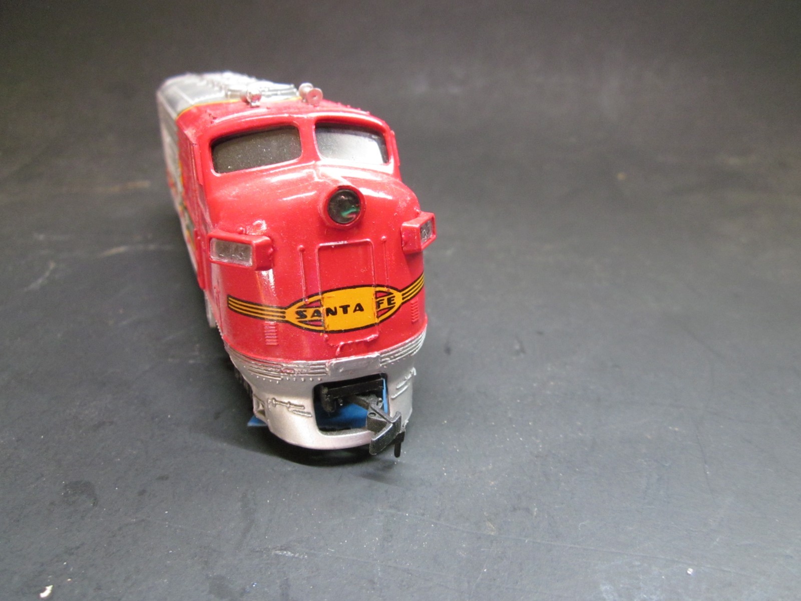 Bachman HO Scale Santa Fe 307 Diesel Locomotive – Works