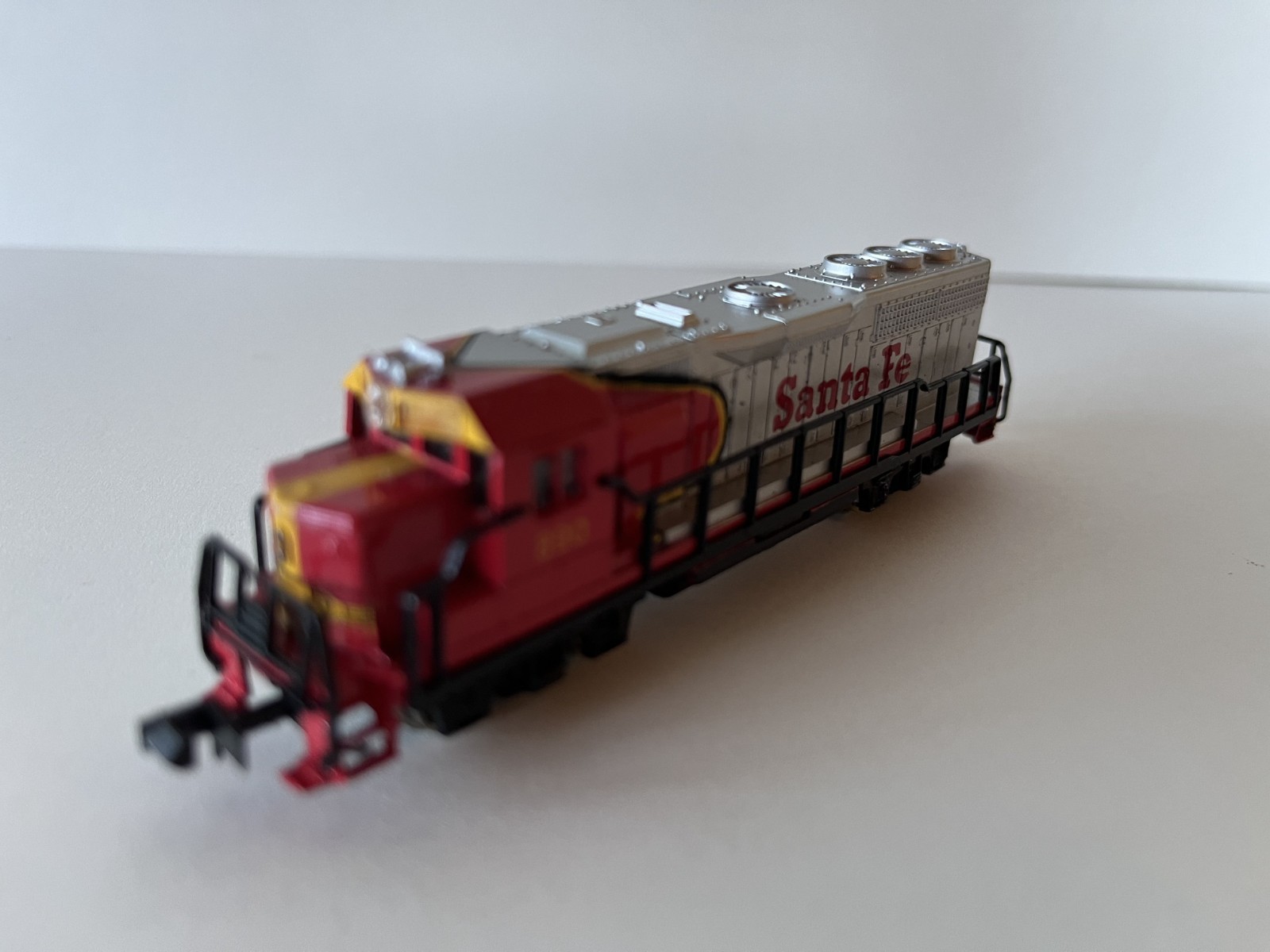 Vintage 1980s Bachmann N Scale Santa Fe 890 Locomotive