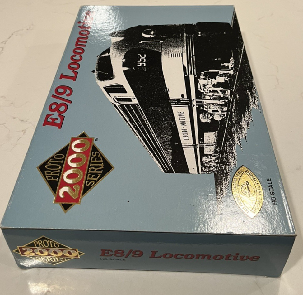 HO PROTO 2000, #6910 EMD E8/9 Southern, Tuxedo Scheme, w/MARS light, 21011, Read