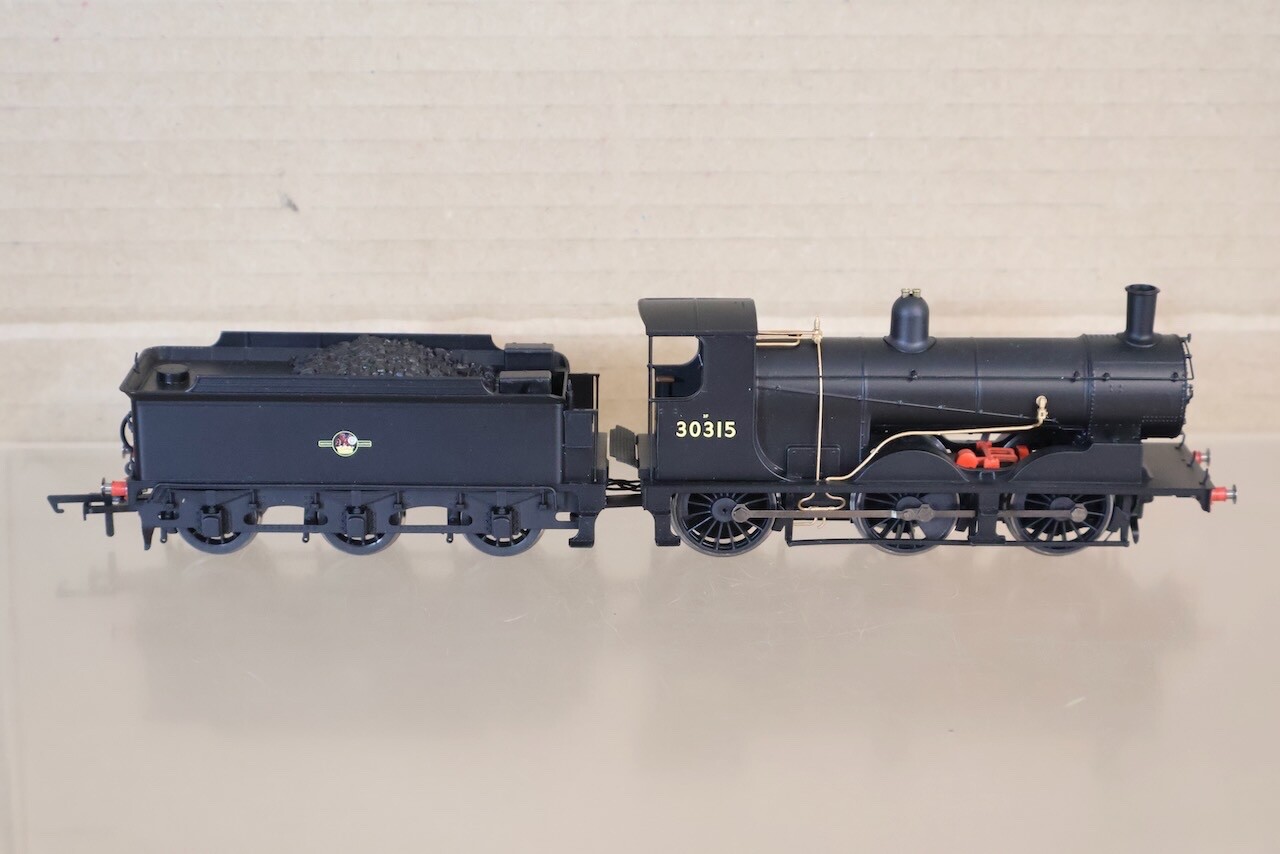 HORNBY R3239 DCC READY BR 0-6-0 DRUMMOND CLASS 700 LOCOMOTIVE 30315 om